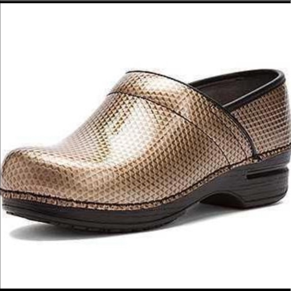 Dansko XP honeycomb slip resistant clogs
